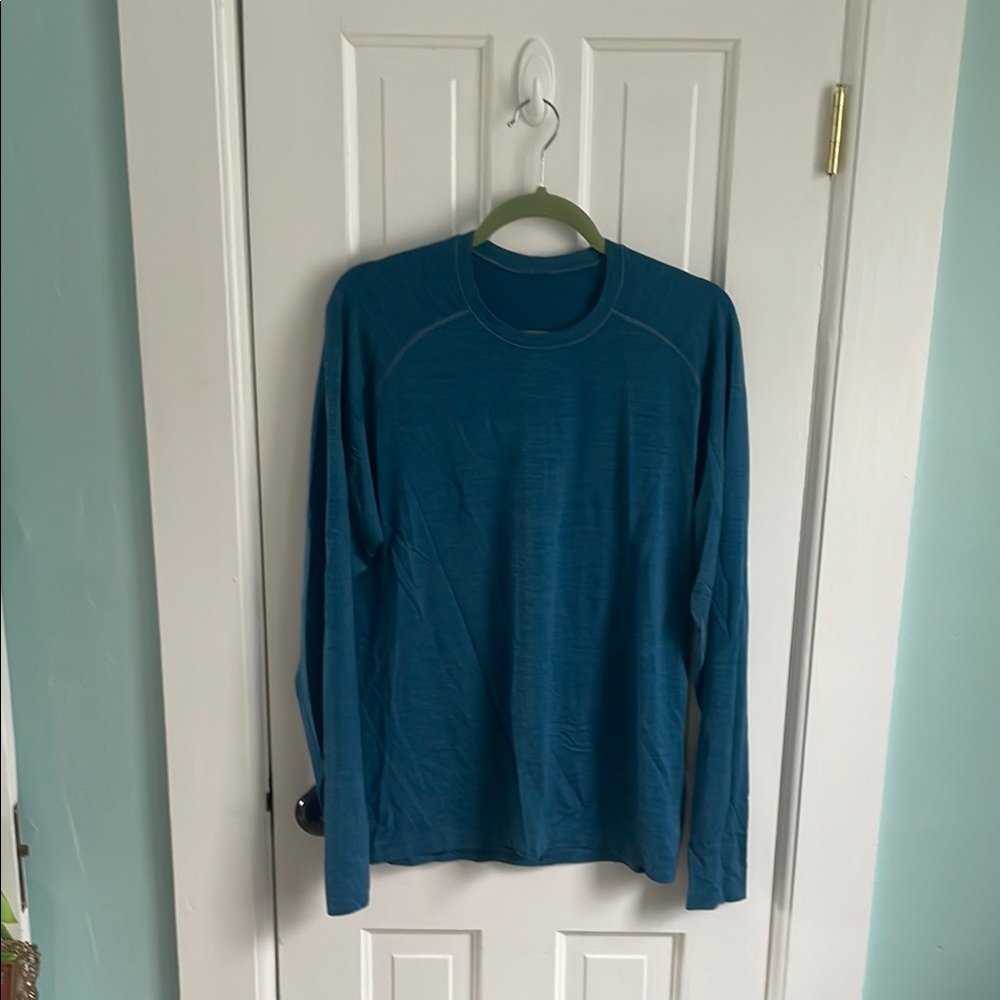 Lululemon Men’s Long sleeve Swiftly shirt, dark blue, size medium